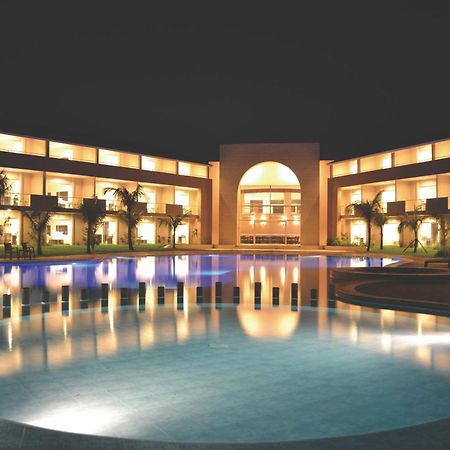 Sun Hotel Warnes エクステリア 写真