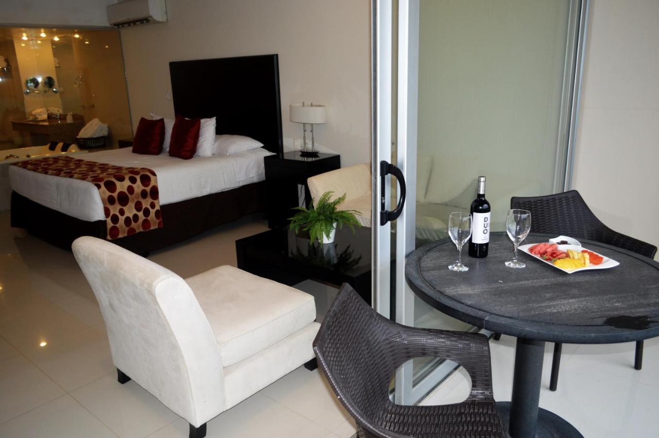 Sun Hotel Warnes エクステリア 写真