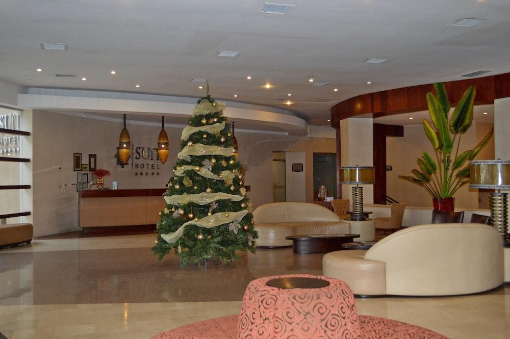 Sun Hotel Warnes エクステリア 写真