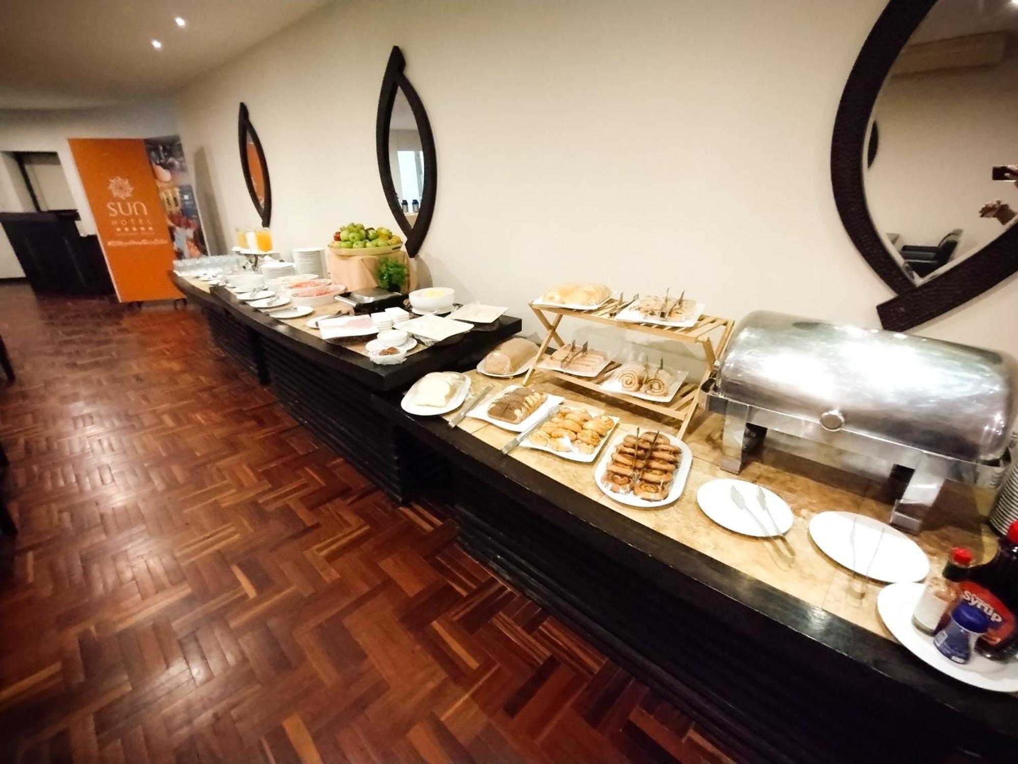 Sun Hotel Warnes エクステリア 写真