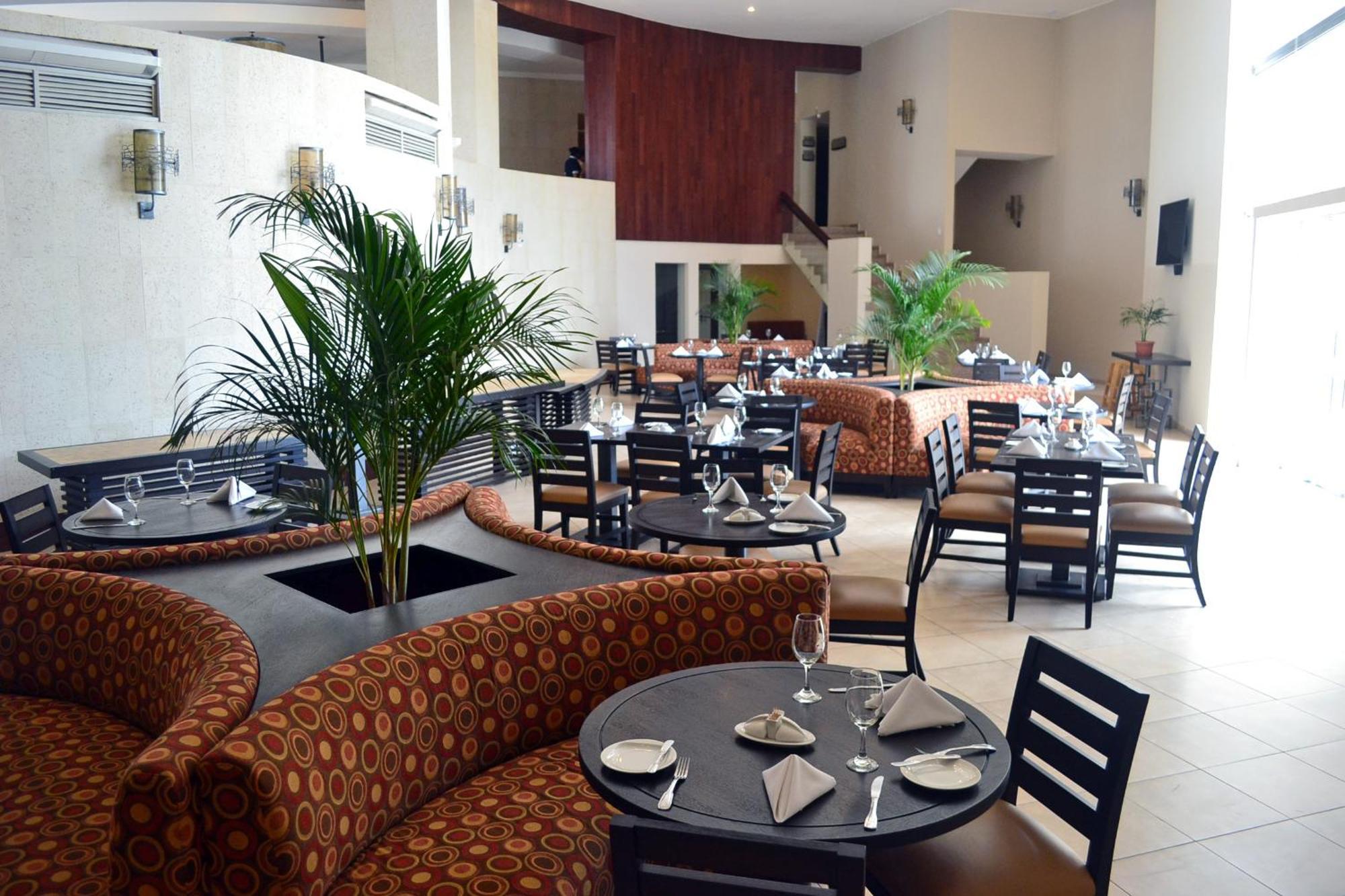 Sun Hotel Warnes エクステリア 写真