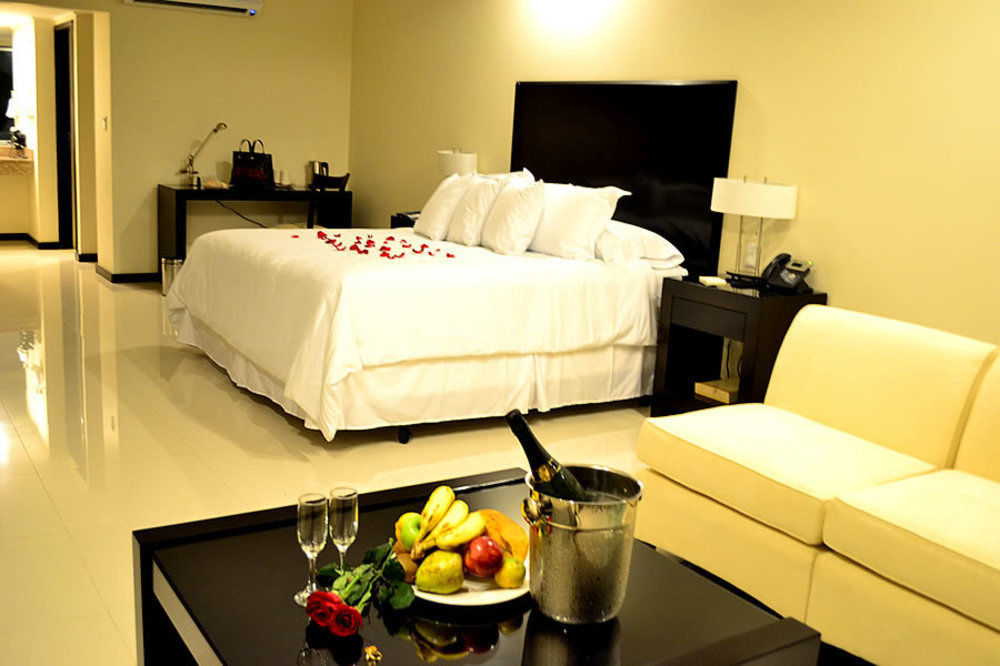 Sun Hotel Warnes エクステリア 写真