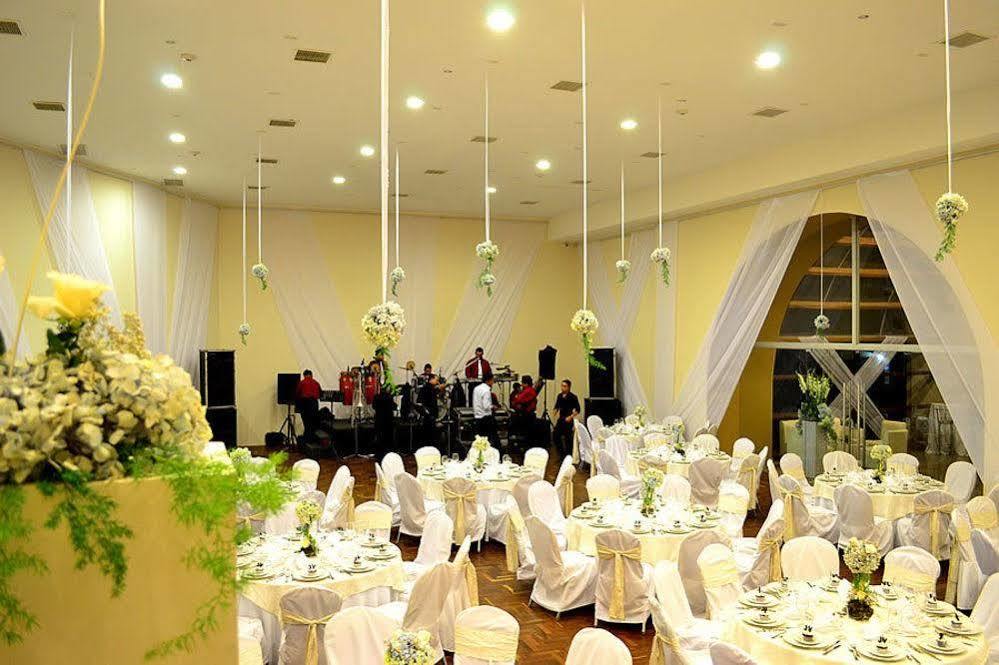 Sun Hotel Warnes エクステリア 写真