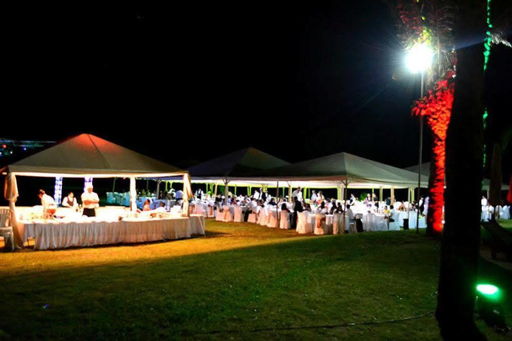 Sun Hotel Warnes エクステリア 写真